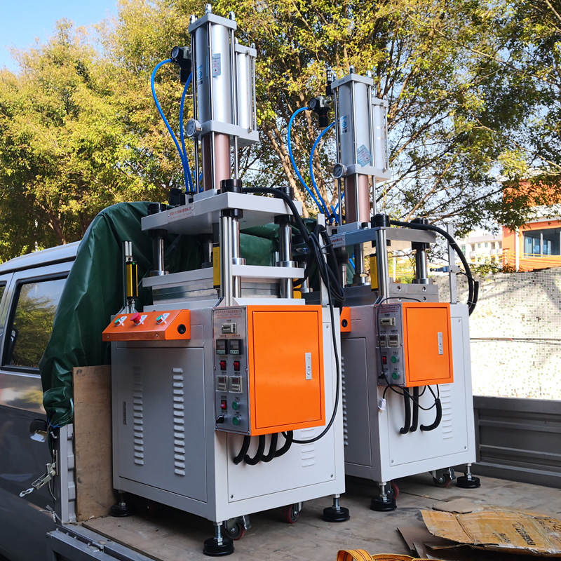 1633689032134536.jpg 四柱型氣液增壓壓力機 氣動熱壓整形機.jpg
