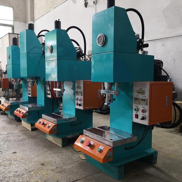 單柱液壓機(jī) 單柱液壓機(jī)